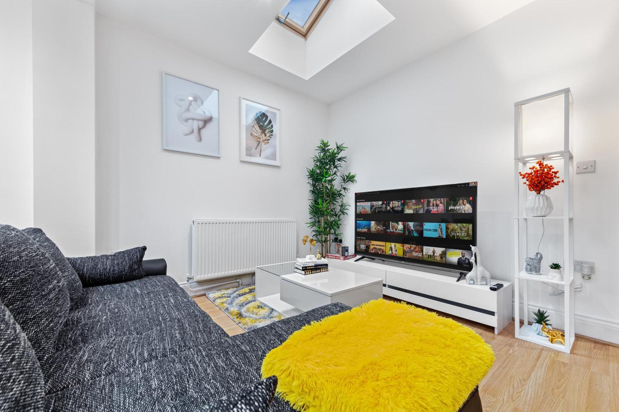 Immaculate 2-Bed London Escape- Sleeps 6- Garden & Parking - 15 Mins To Central- Save 20 Percent Weekly! * London