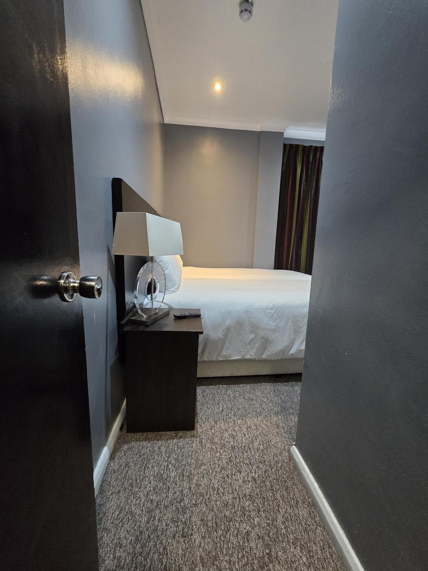 Hotel L S London