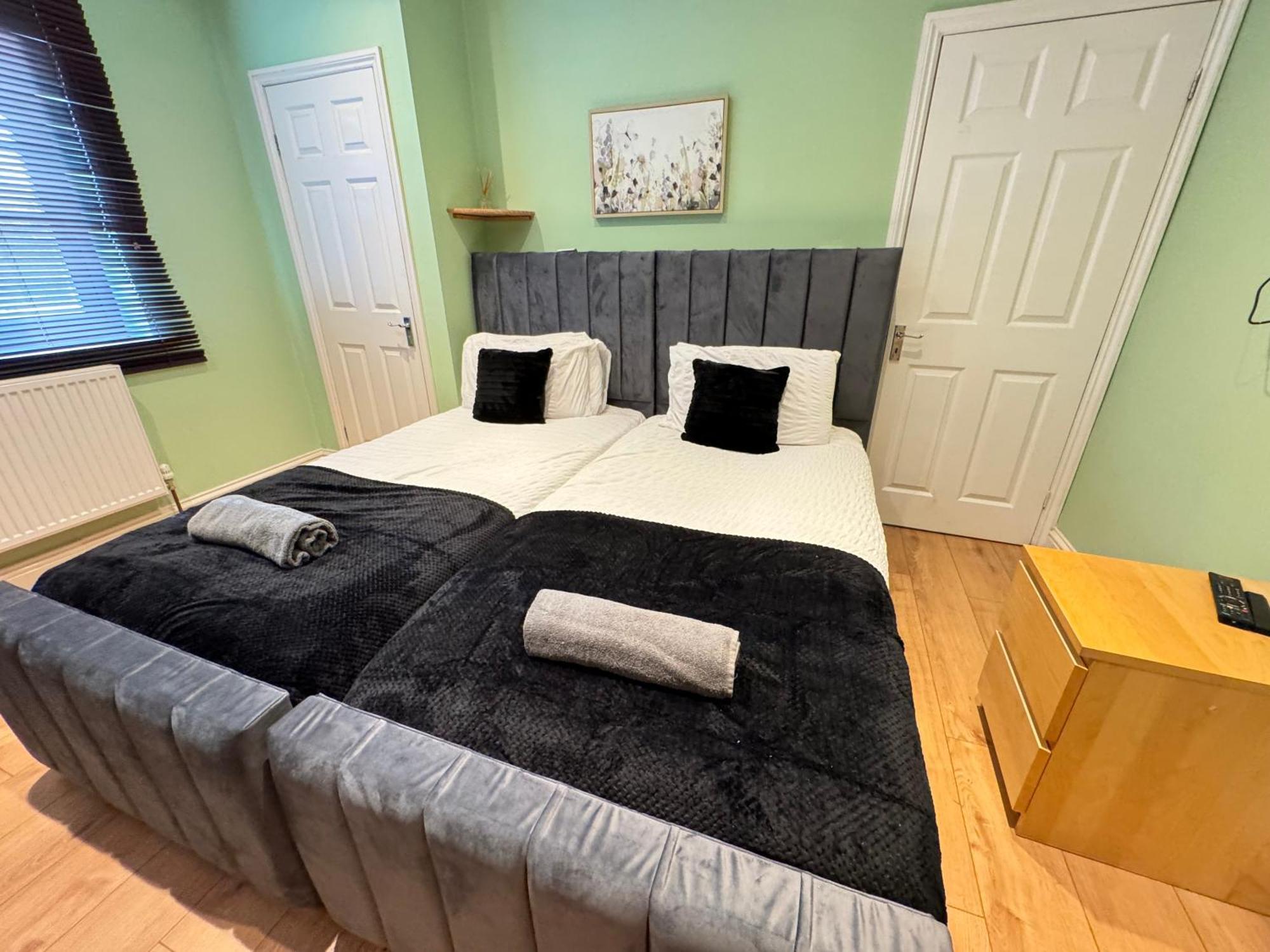 Spacious 6 Bed House 10 Beds In Blackheath Appartement Londen