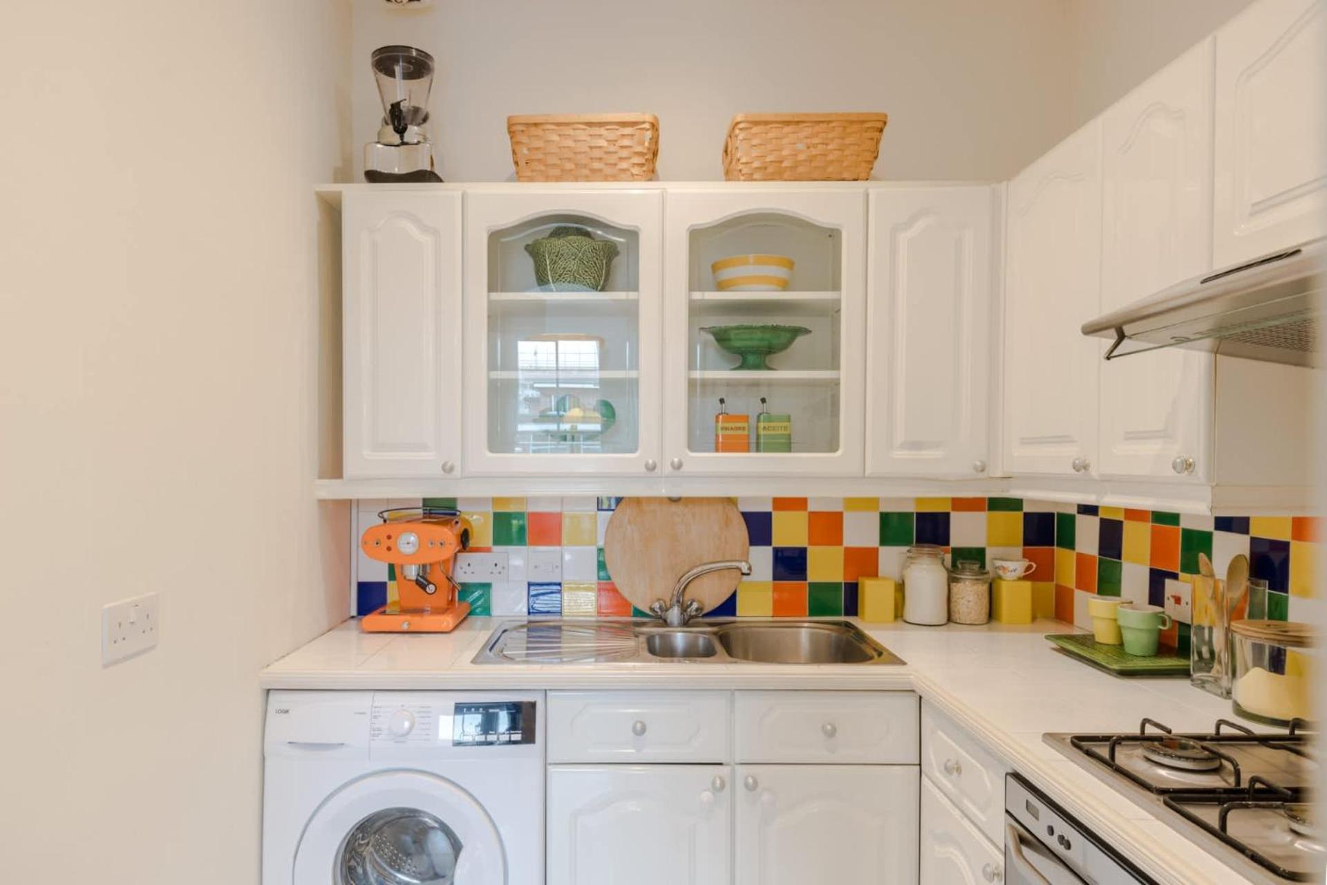 Traditional 2 Bed Notting Hill Apartment London