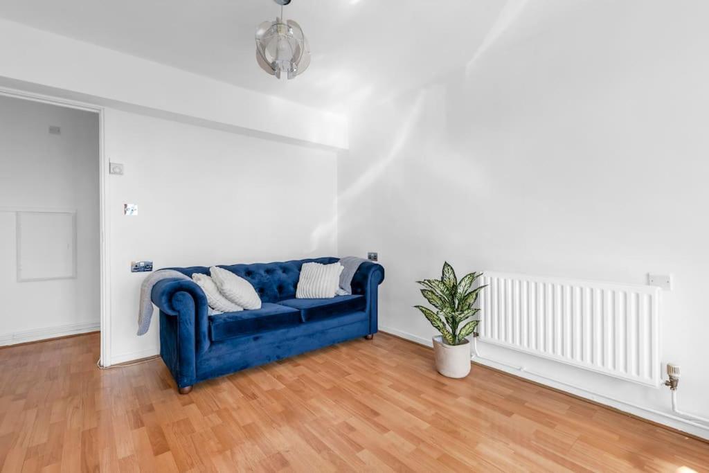 Modern Flat With Views Apartment London