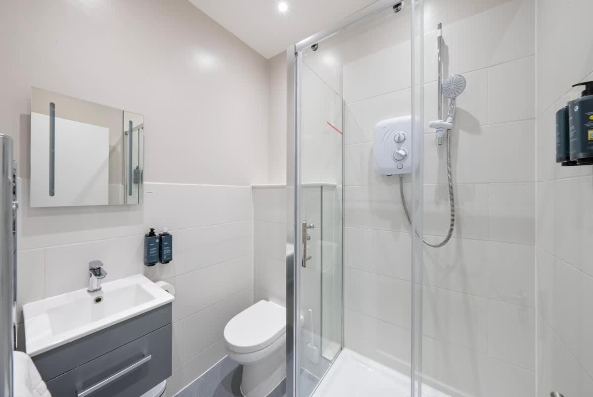 Large 1 Bedroom In Old St * London