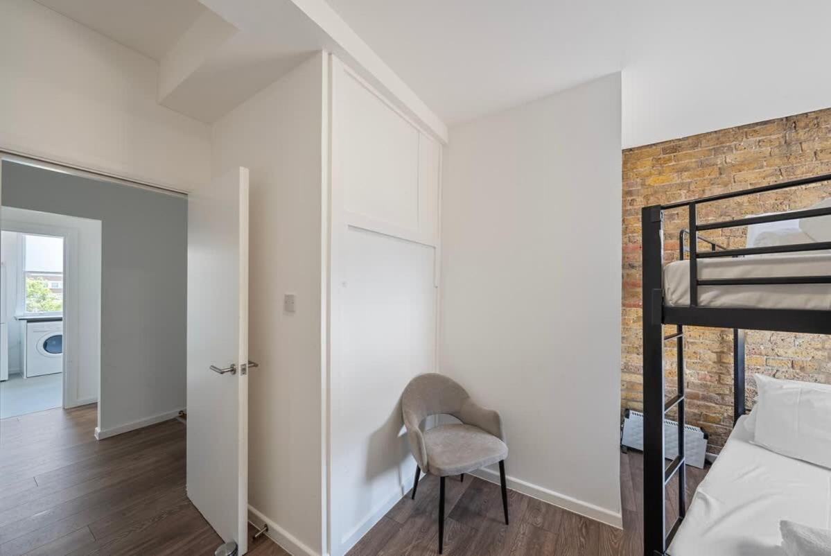 Holiday home Large 1 Bedroom In Old St