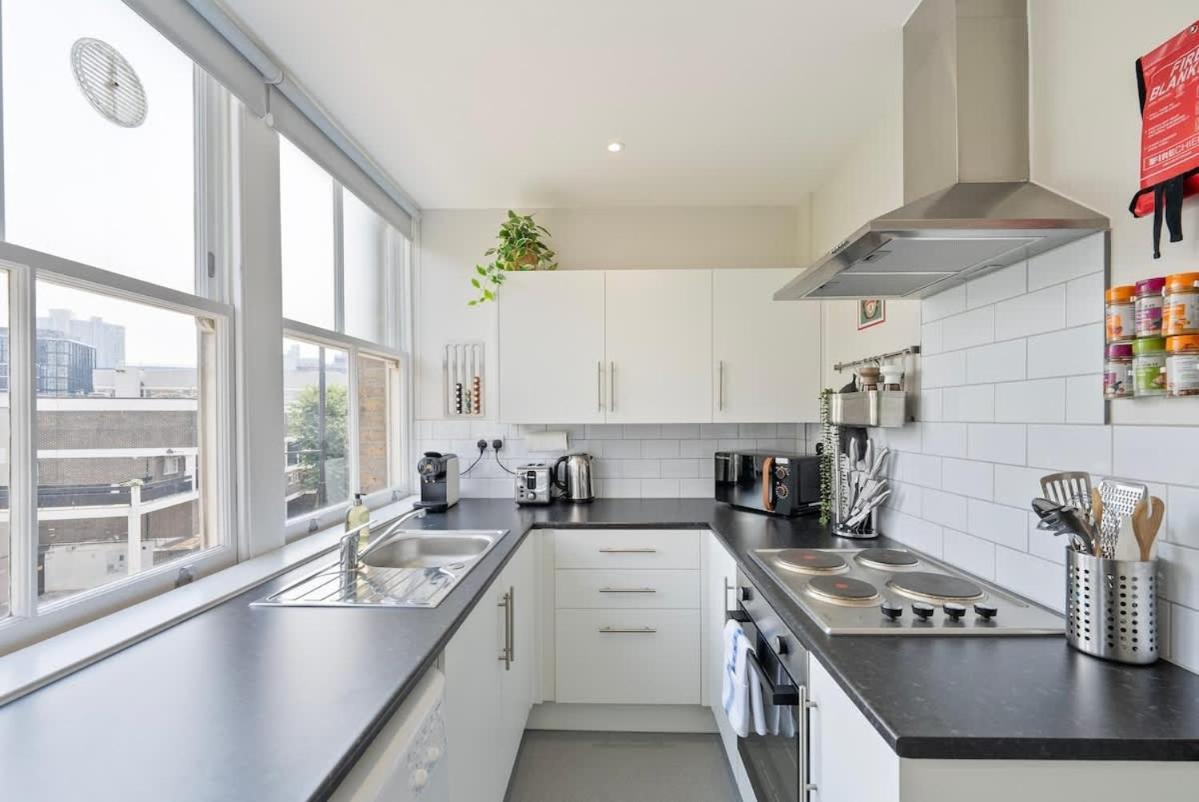 Large 1 Bedroom In Old St Holiday home London