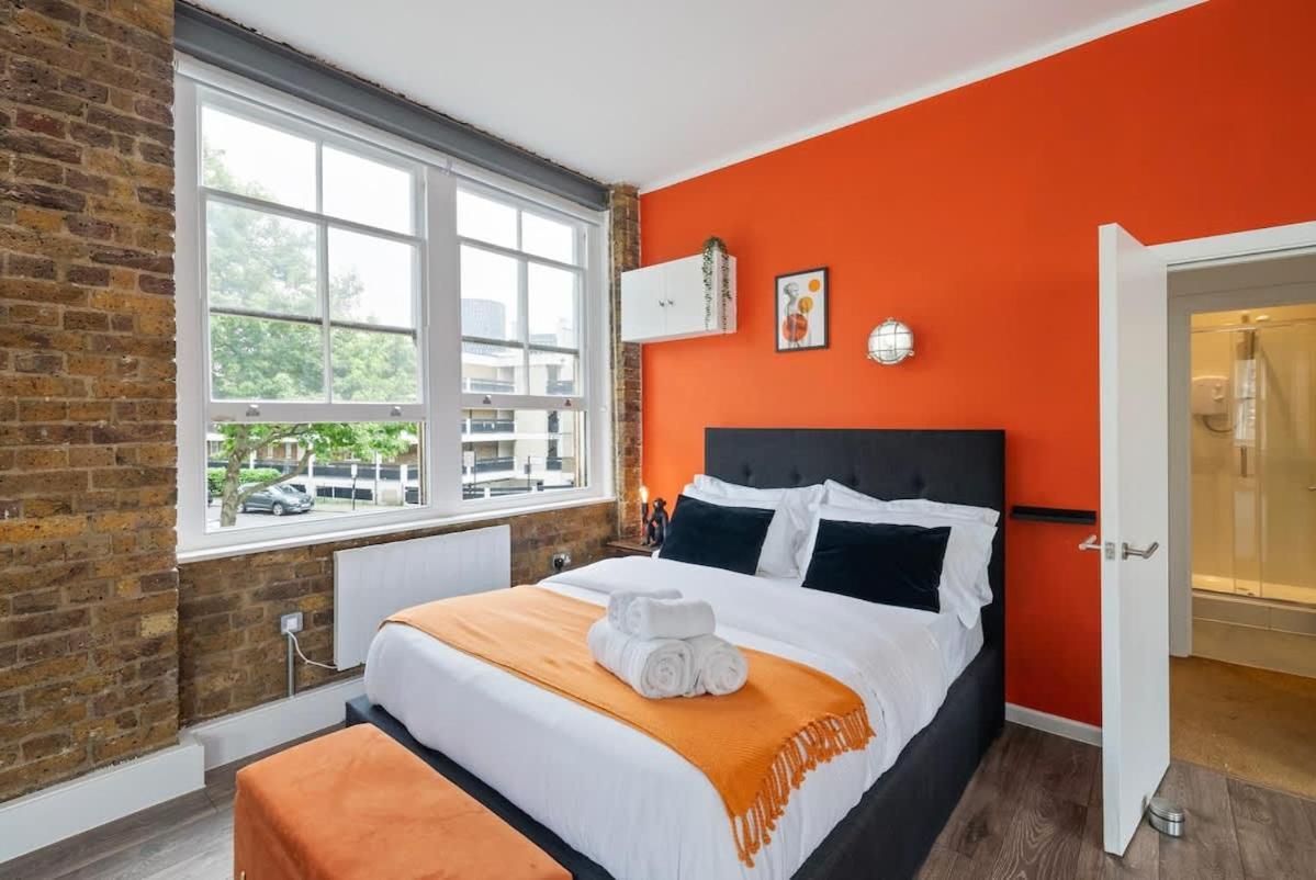 New & Spacious In Old St * London