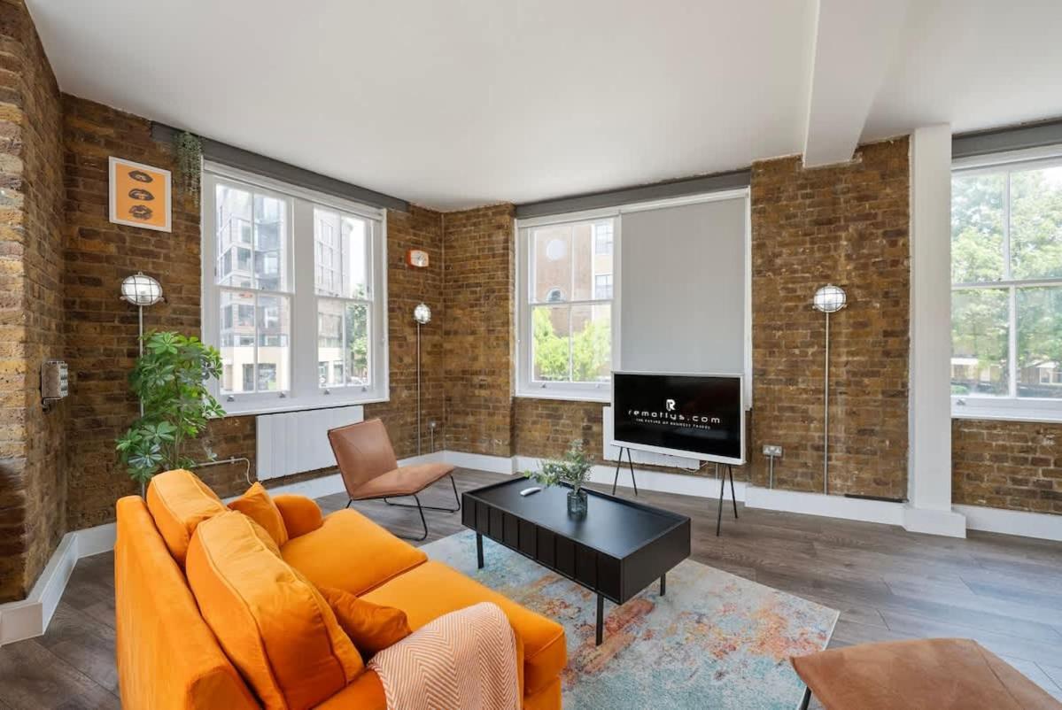 New & Spacious In Old St *