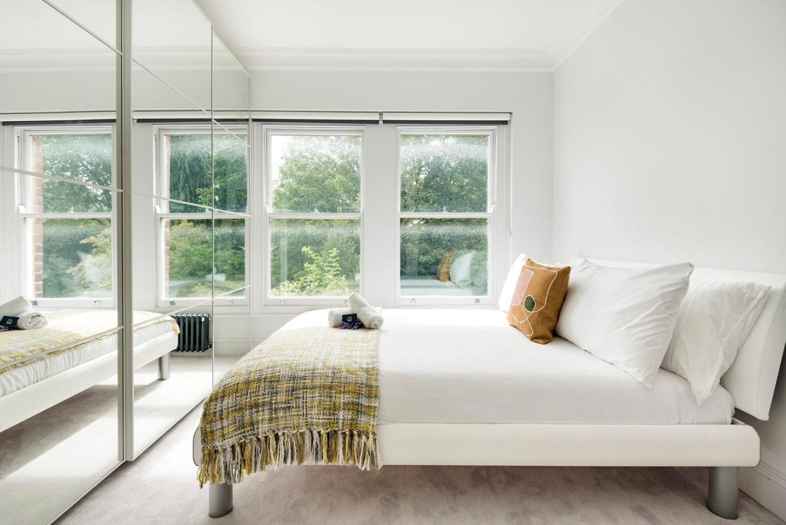 Modern And Bright Highgate Gem Leilighet
