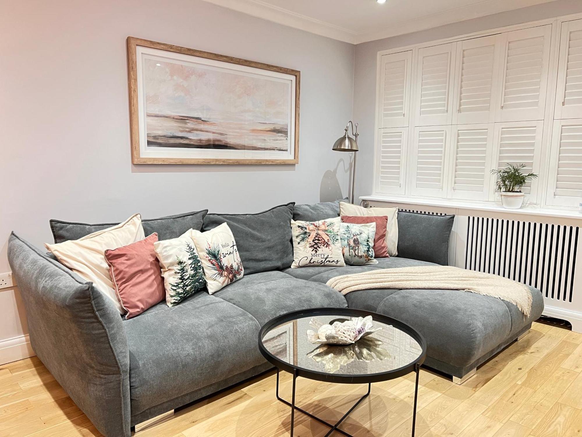 Spacious Quiet 4bedrooms 6beds House With Private Garage 5min Walk To Paddington Station Feriehus London