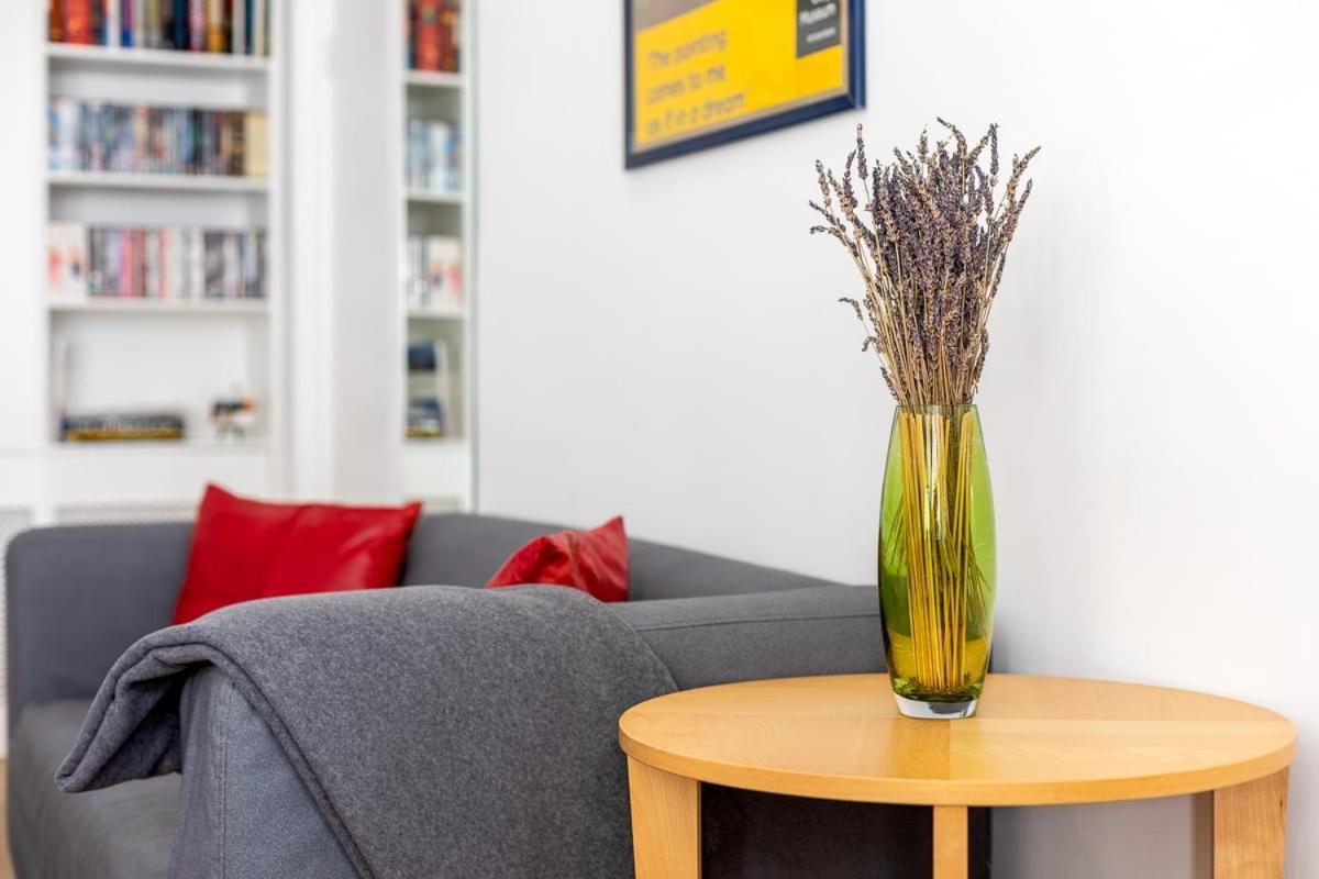 Kensington Designer Apartment *