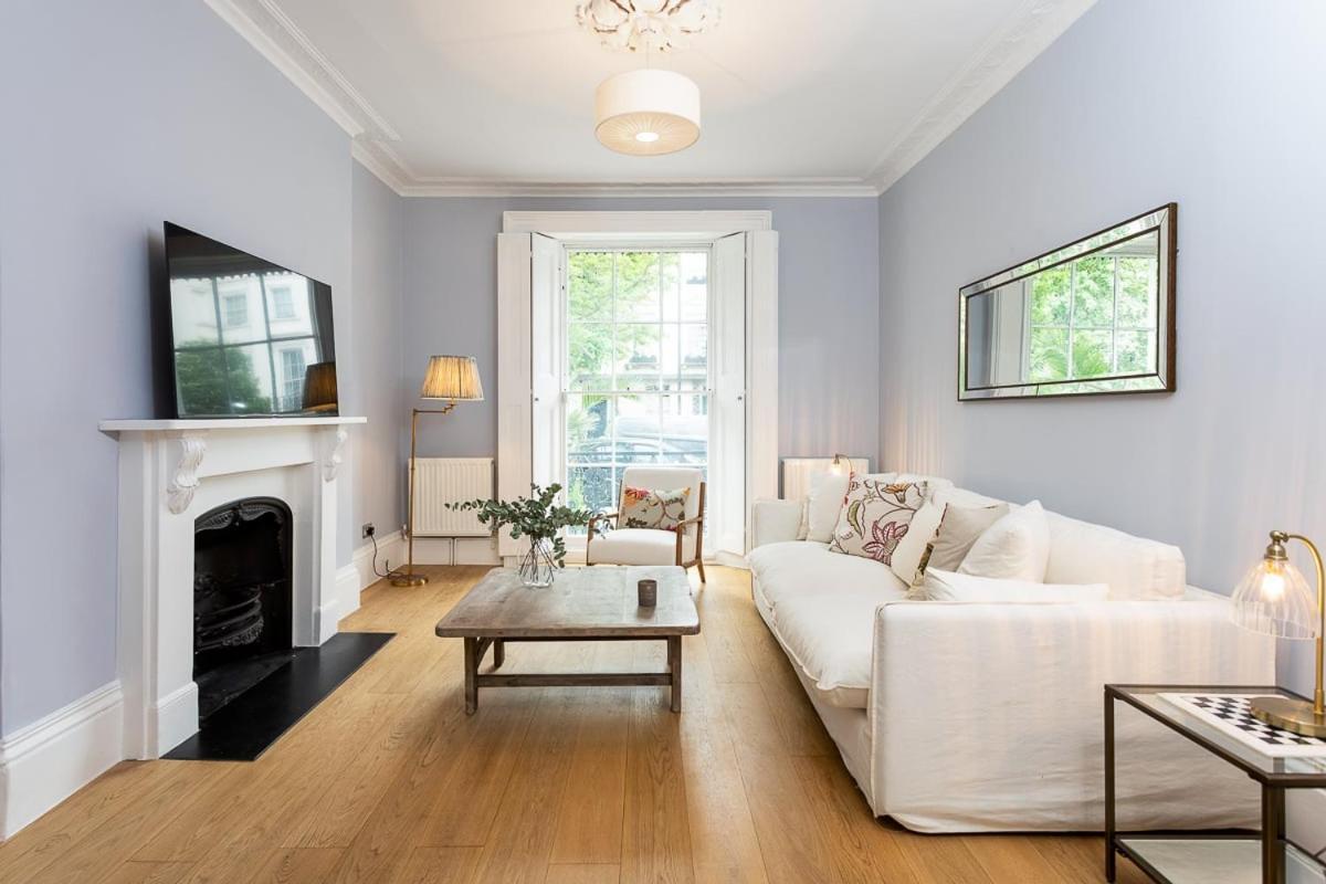 Two Bed Notting Hill Gem Apartment London