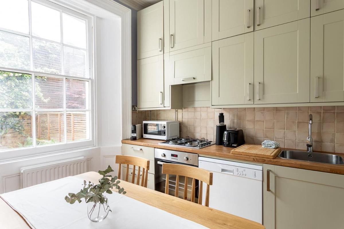 Two Bed Notting Hill Gem *