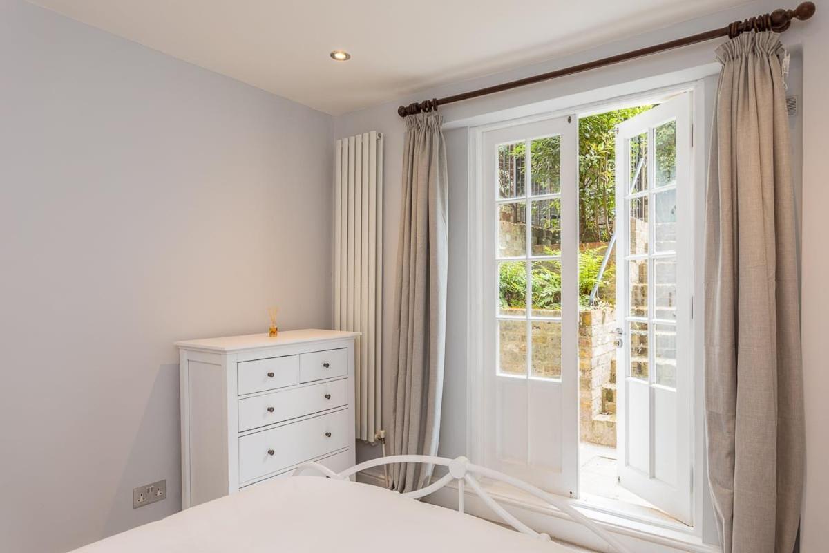 Two Bed Notting Hill Gem Apartment