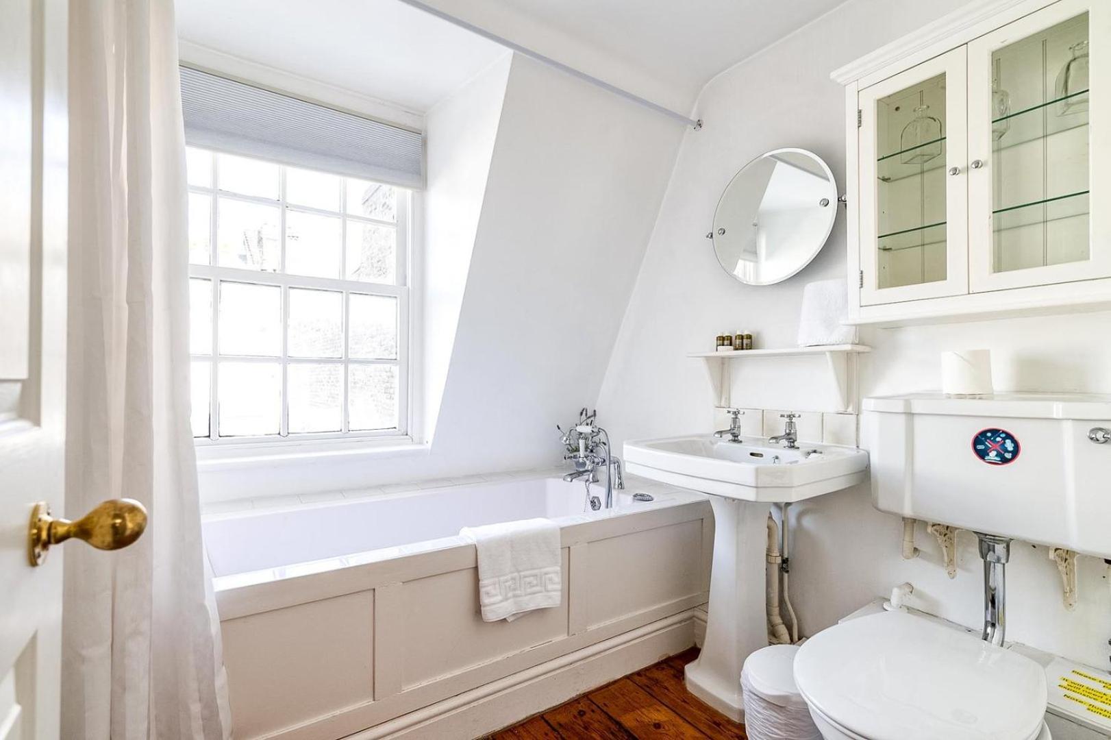 Cozy And Spacious Kensington Maisonette * Londen