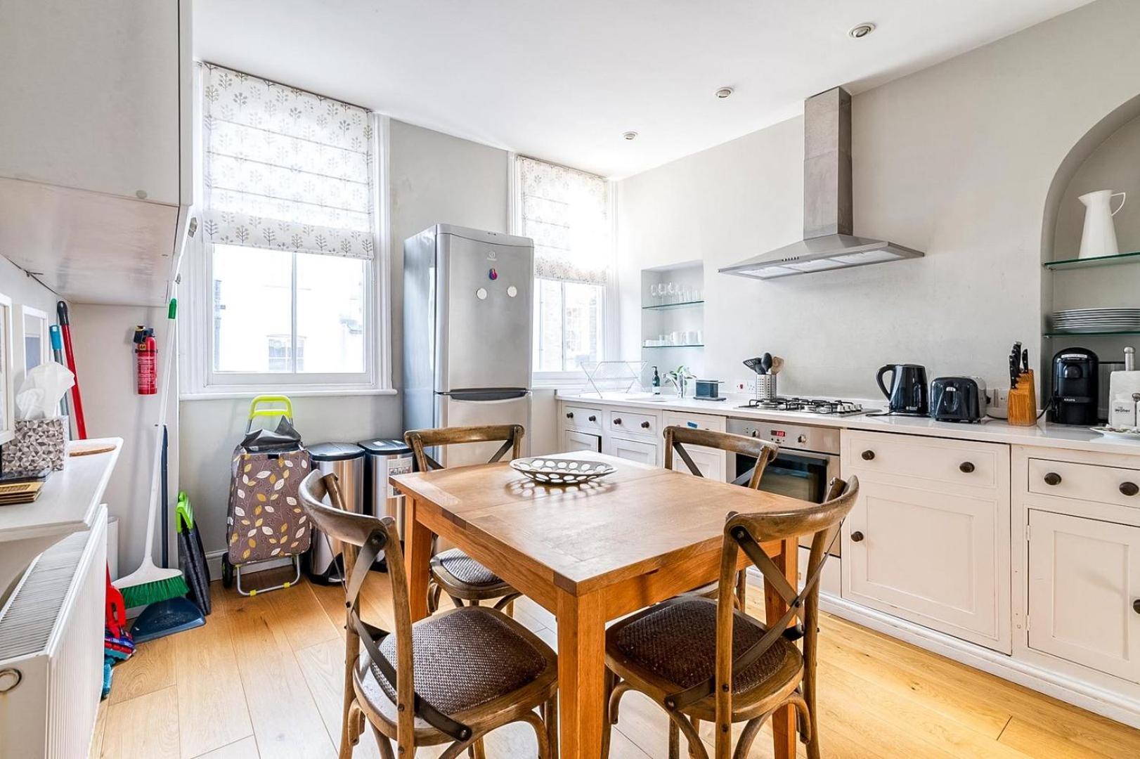 Cozy And Spacious Kensington Maisonette *