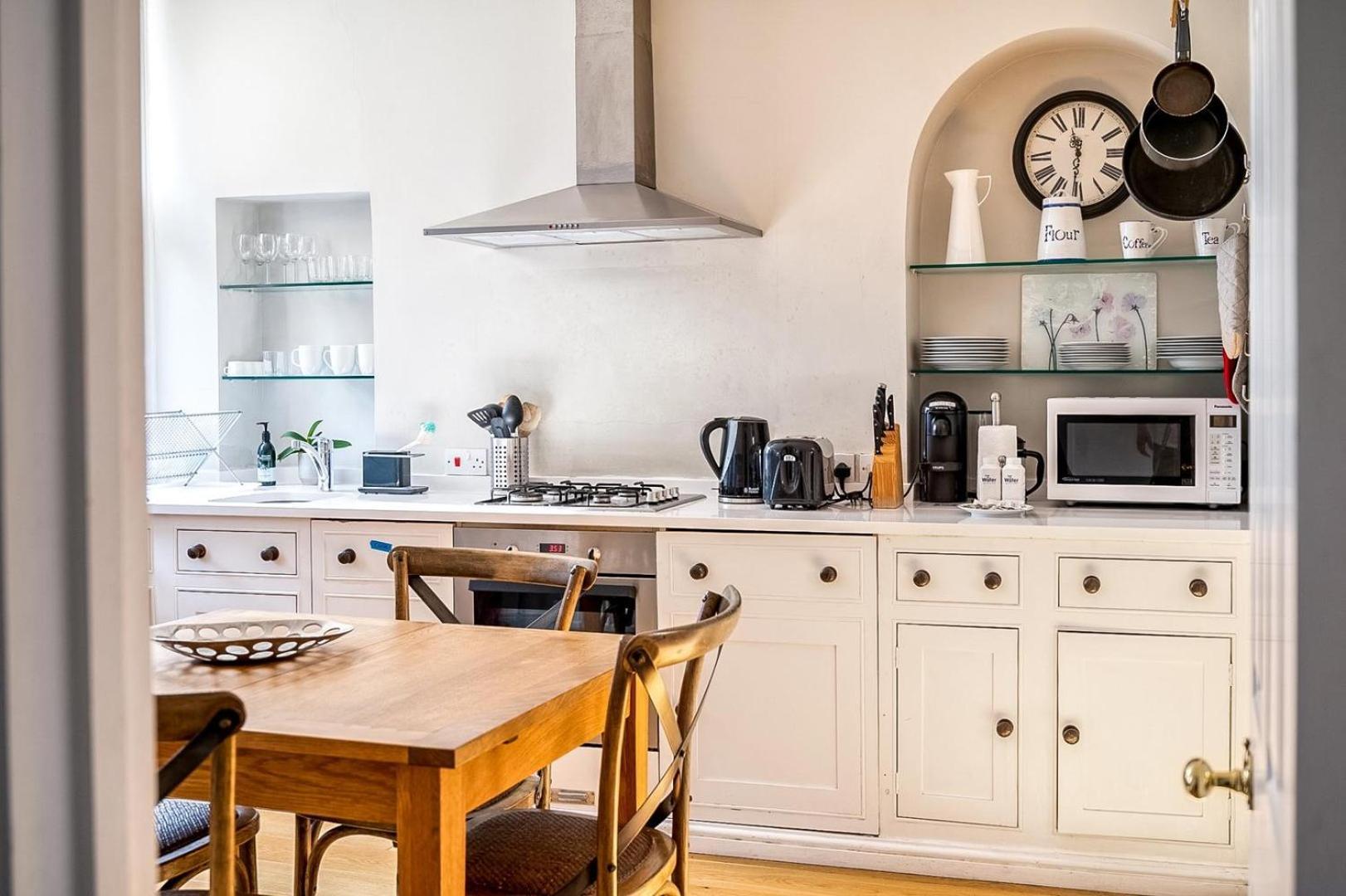 Cozy And Spacious Kensington Maisonette Londen
