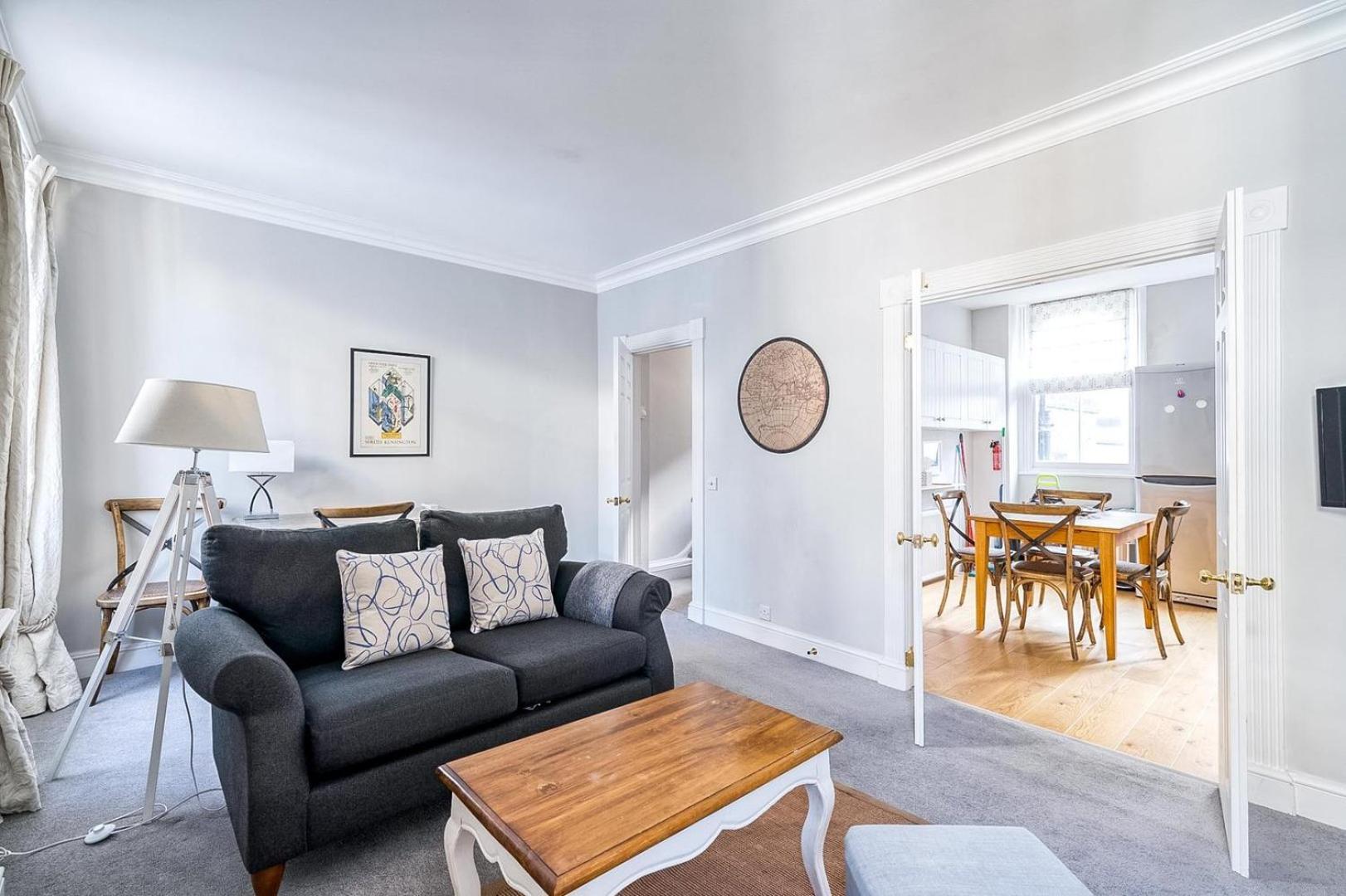 Cozy And Spacious Kensington Maisonette *