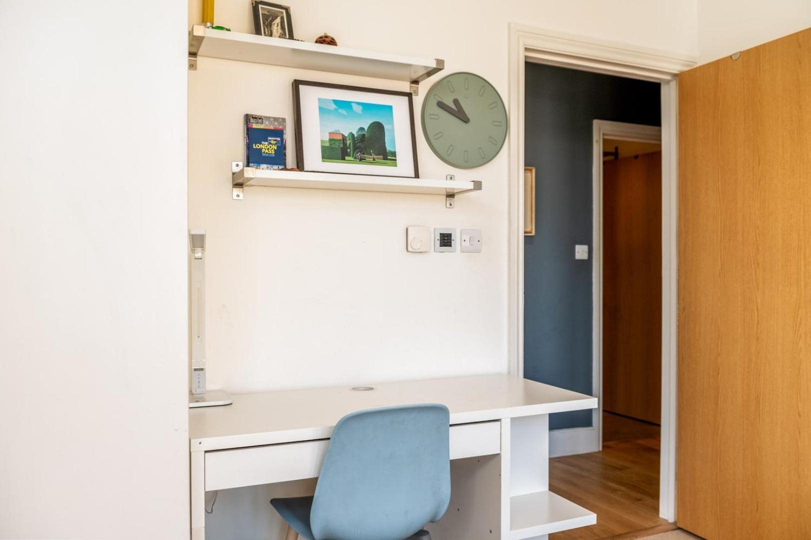 Bright & Spacious Battersea Flat Leilighet London
