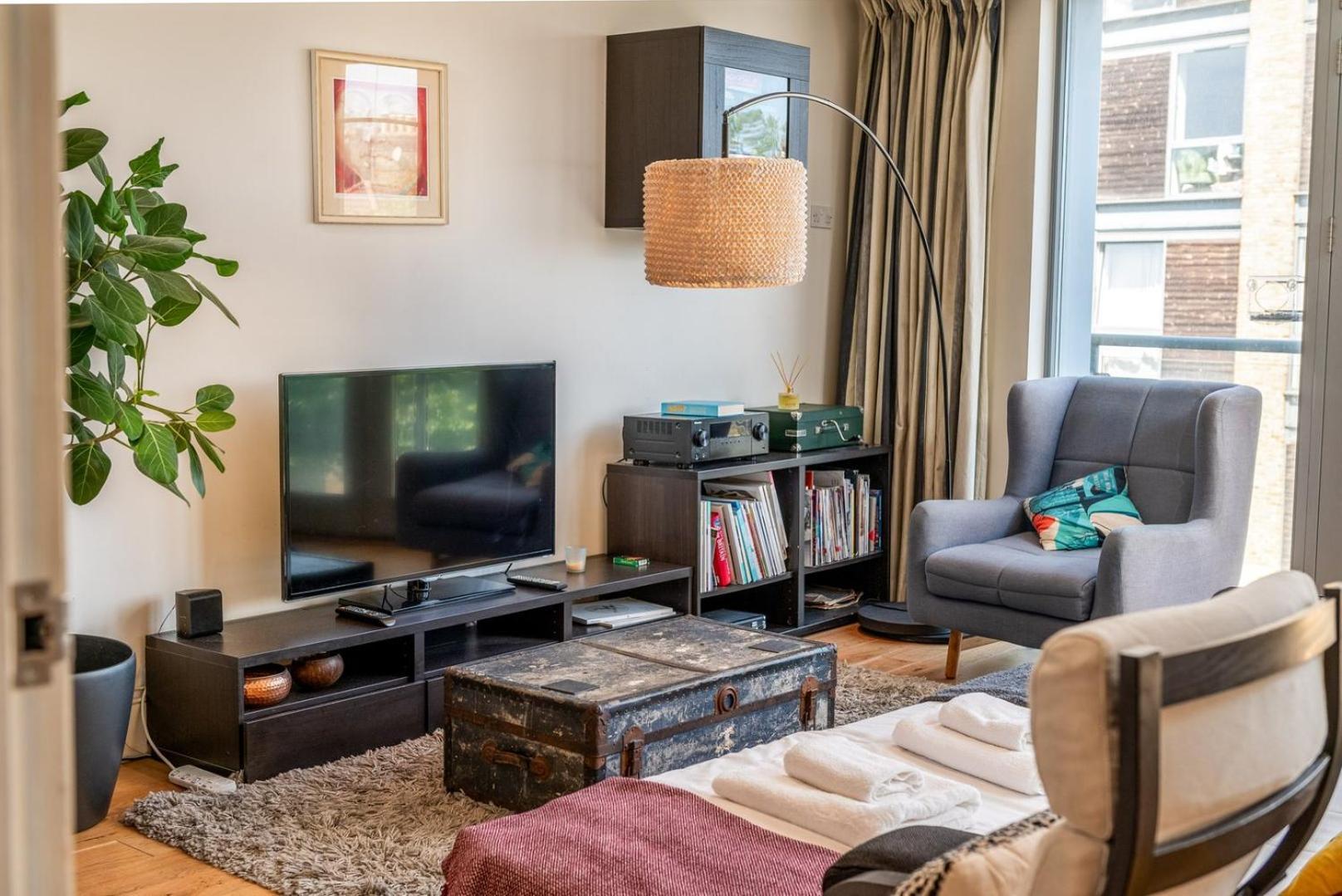 Bright & Spacious Battersea Flat Leilighet