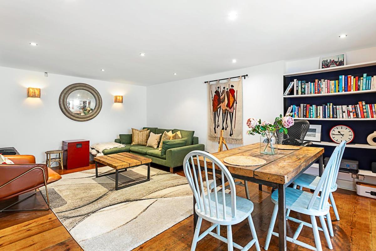 Style Three Bedroom House Apartment