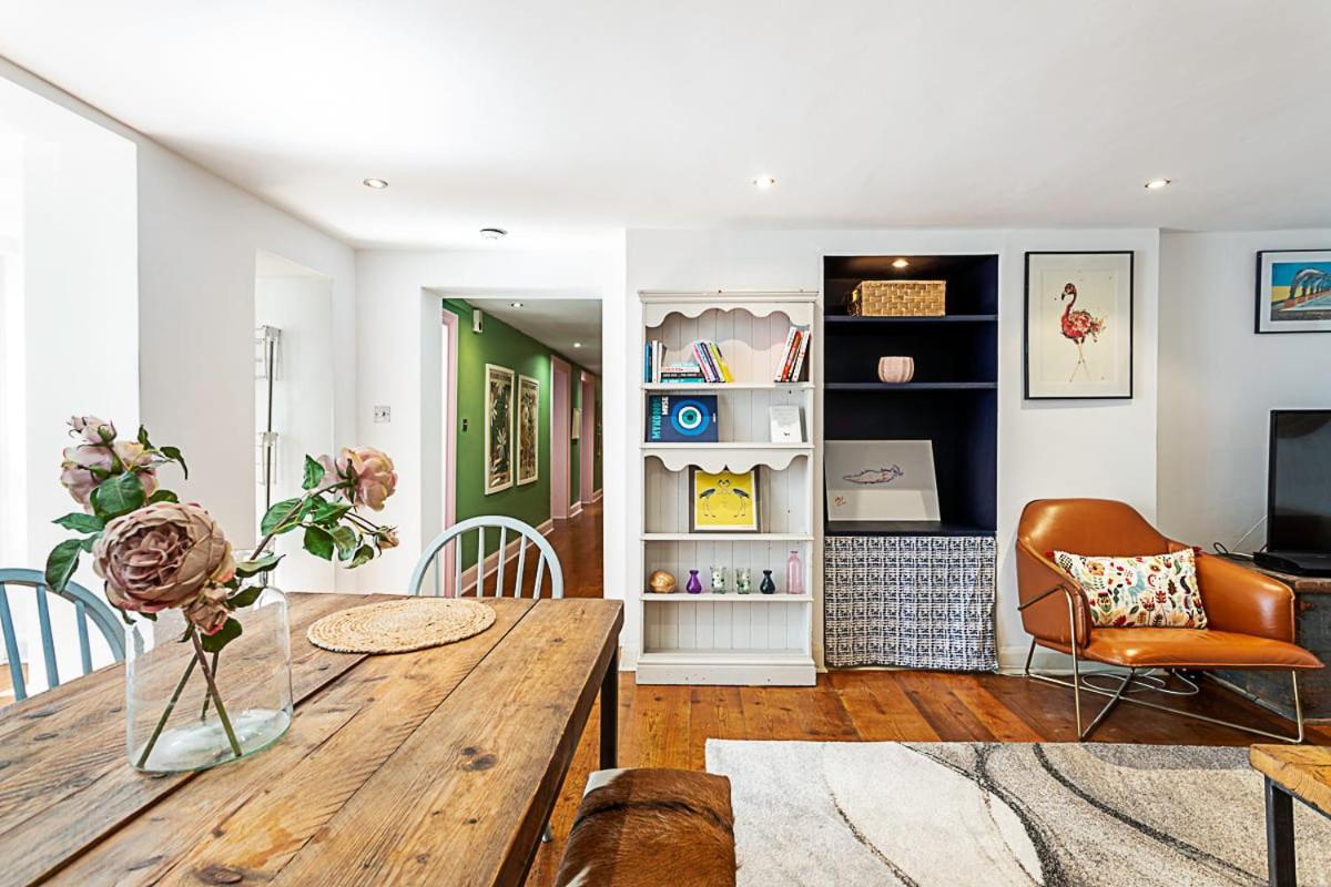 Style Three Bedroom House * London