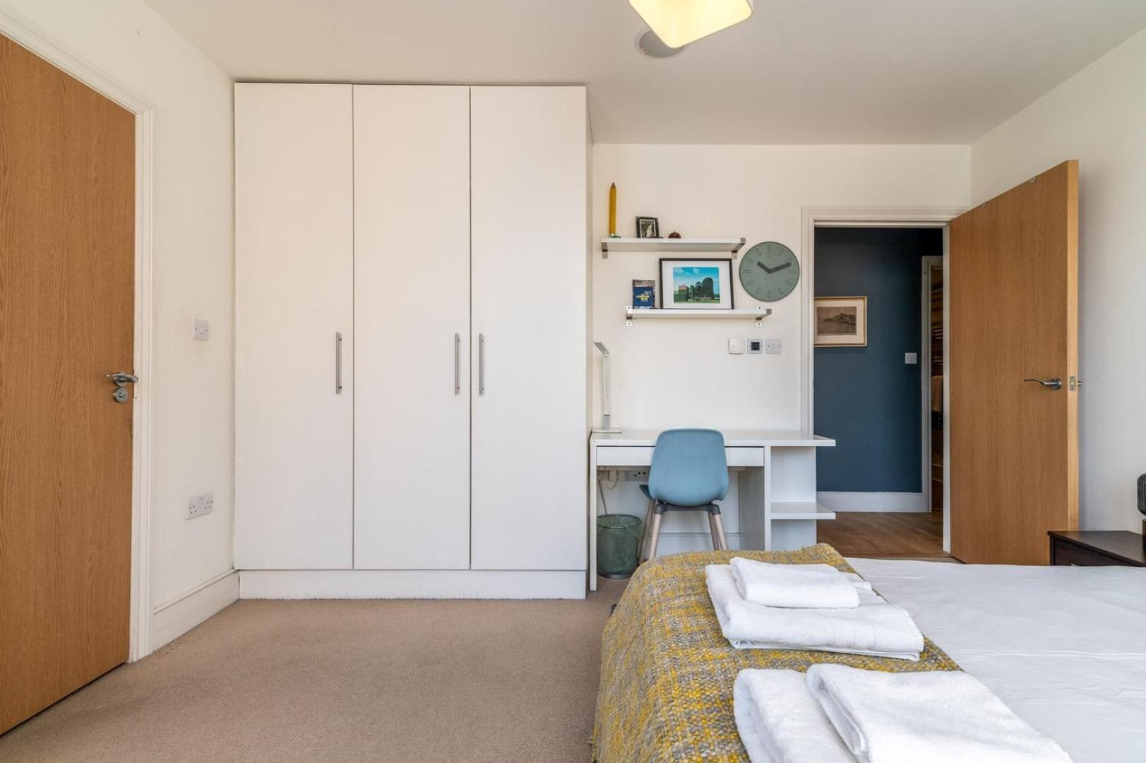 Bright & Spacious Battersea Flat Leilighet London