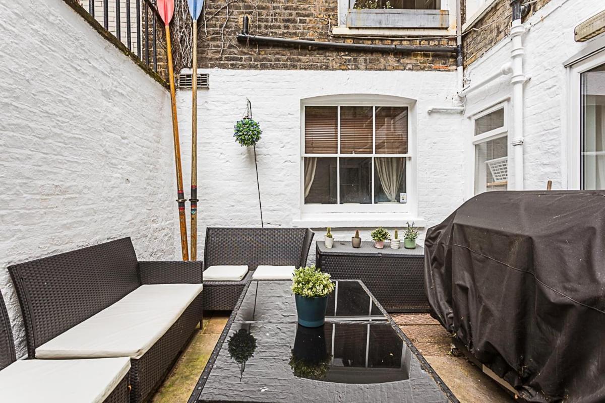Style Three Bedroom House Apartment London