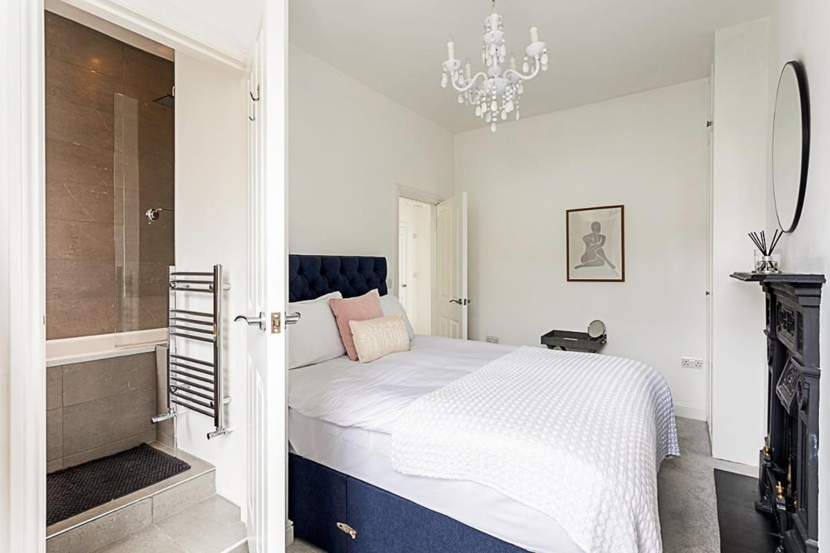 Chic 2-bed Flat In Leafy Clapham South Apartment London