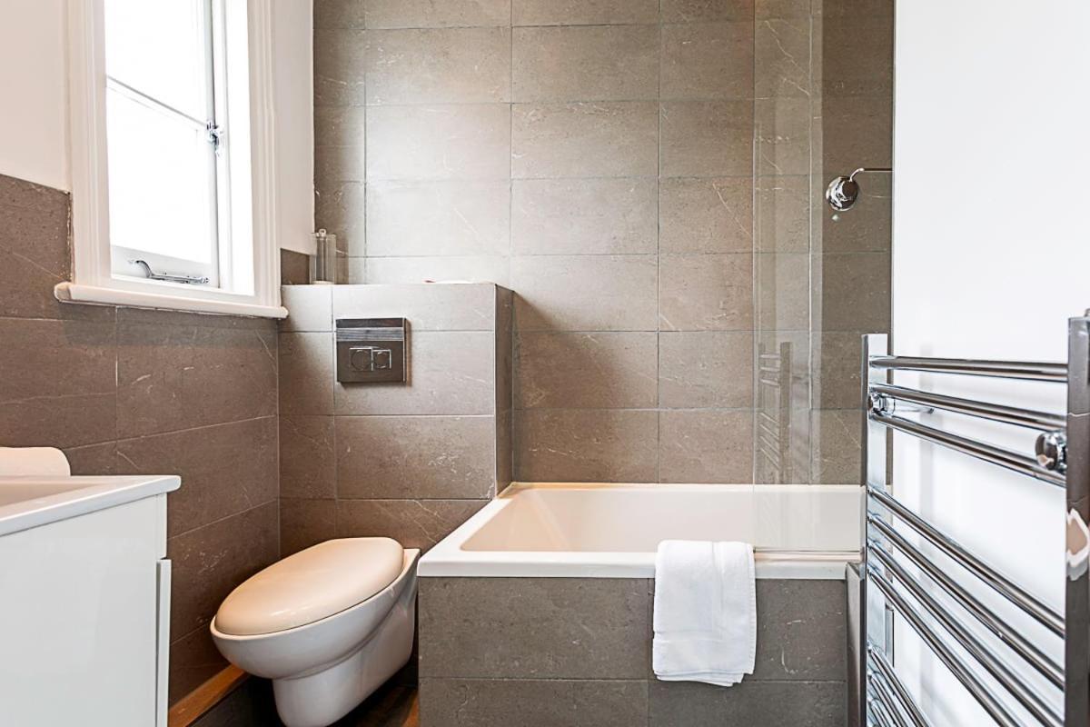 Chic 2-bed Flat In Leafy Clapham South * London