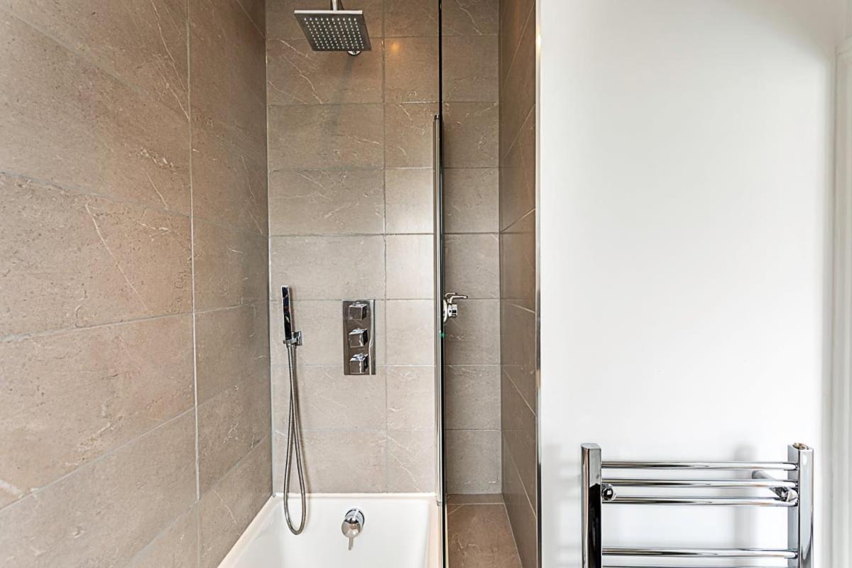 Apartment Chic 2-bed Flat In Leafy Clapham South London