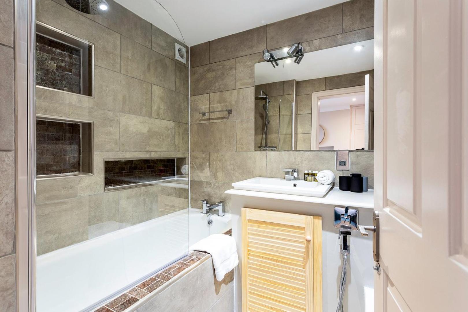 Appartement Chiswick Gem Stylish 1-bed Flat For Modern Living Londen