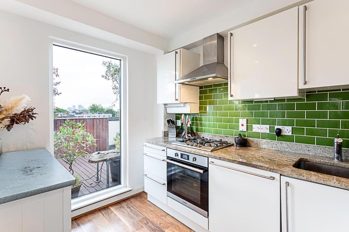 3 Bed Luxury Penthouse In Shoreditch Apartment London