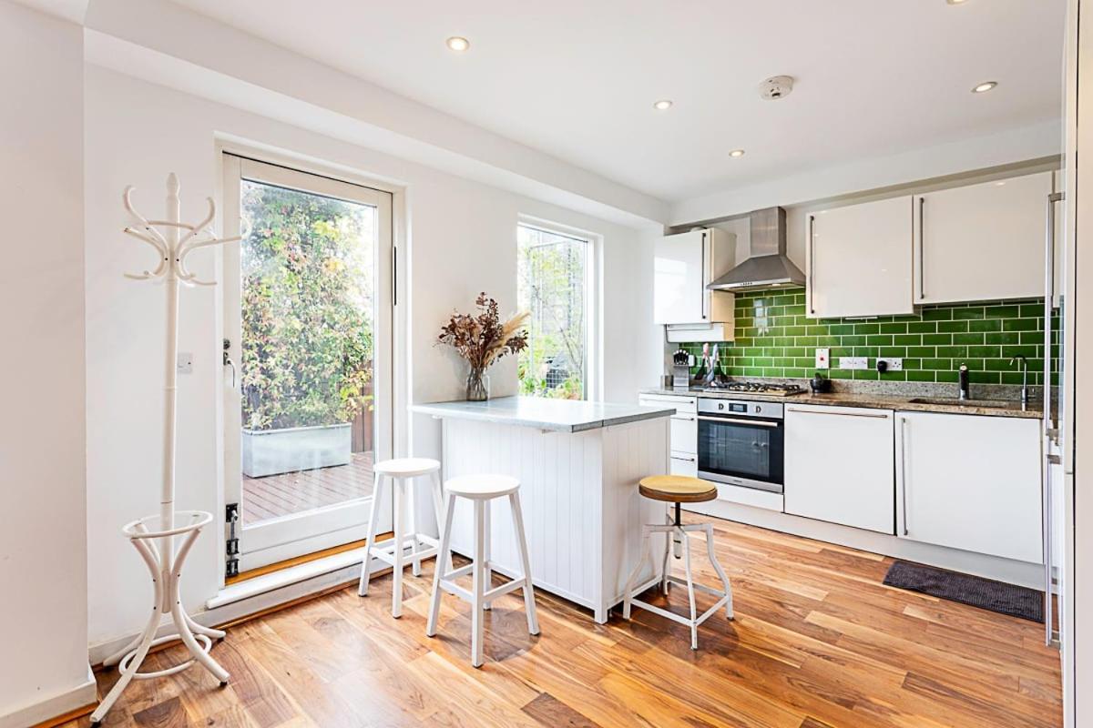 3 Bed Luxury Penthouse In Shoreditch London