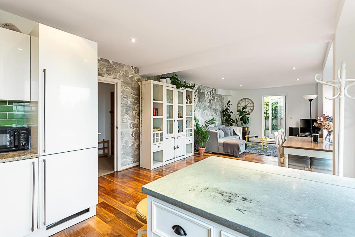 3 Bed Luxury Penthouse In Shoreditch * London
