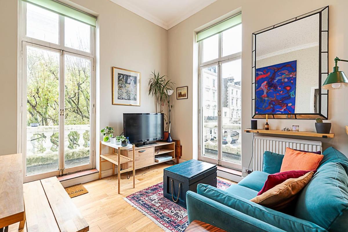 Beautiful Two Bedroom Abode Near Victoria Appartement Londen