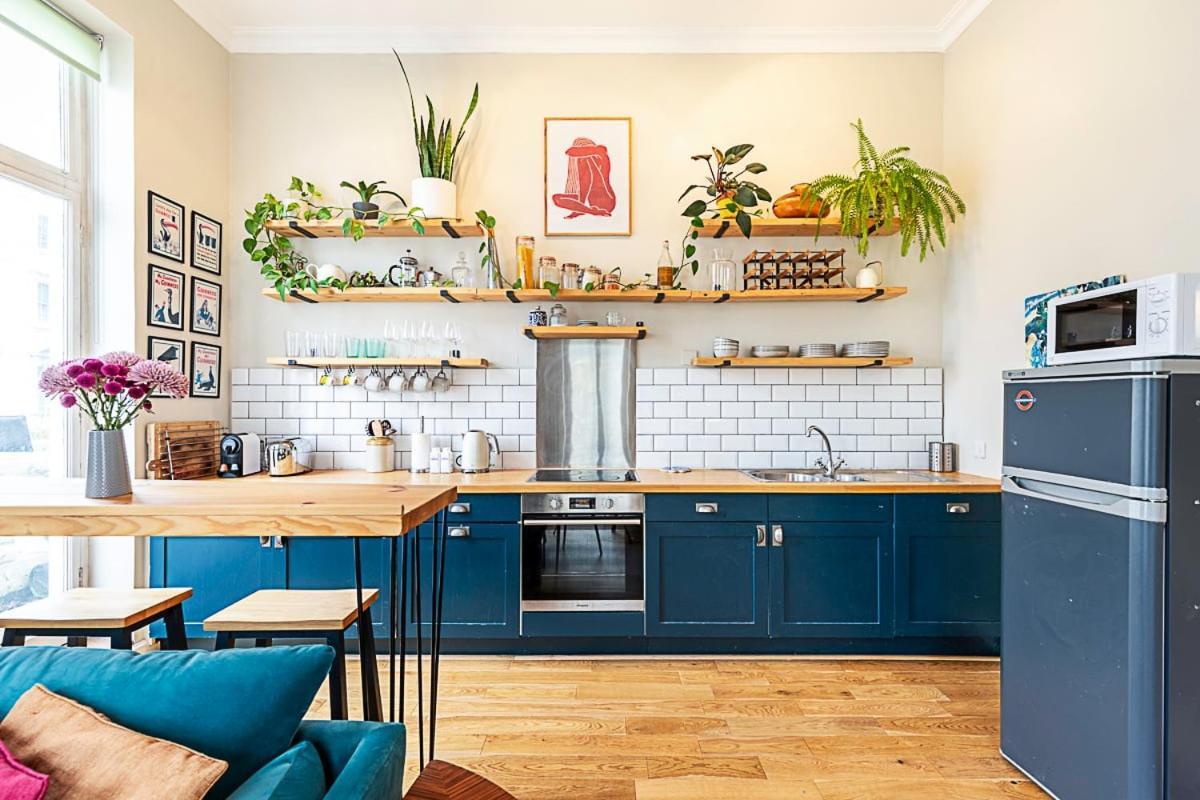 Appartement Beautiful Two Bedroom Abode Near Victoria Londen