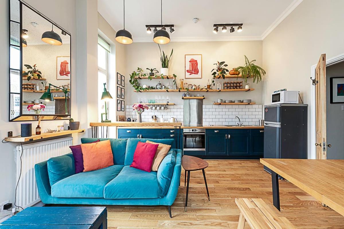Beautiful Two Bedroom Abode Near Victoria Appartement Londen