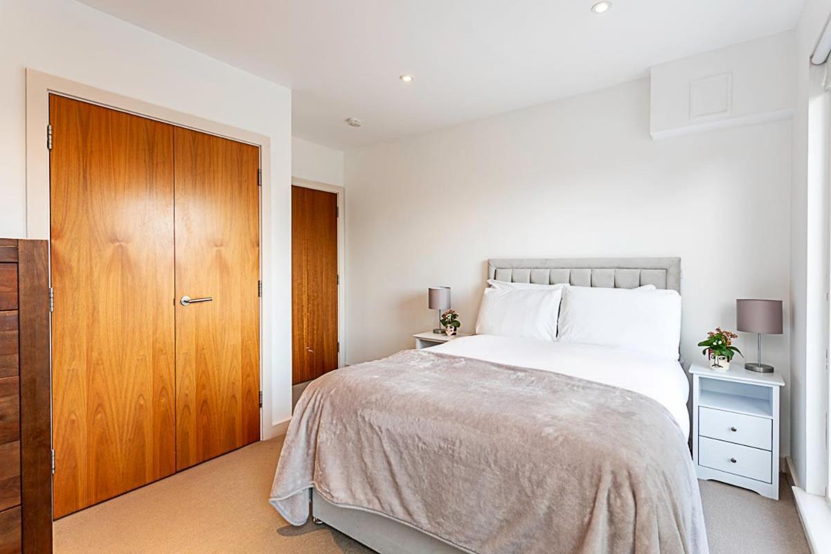 3 Bed Luxury Penthouse In Shoreditch *