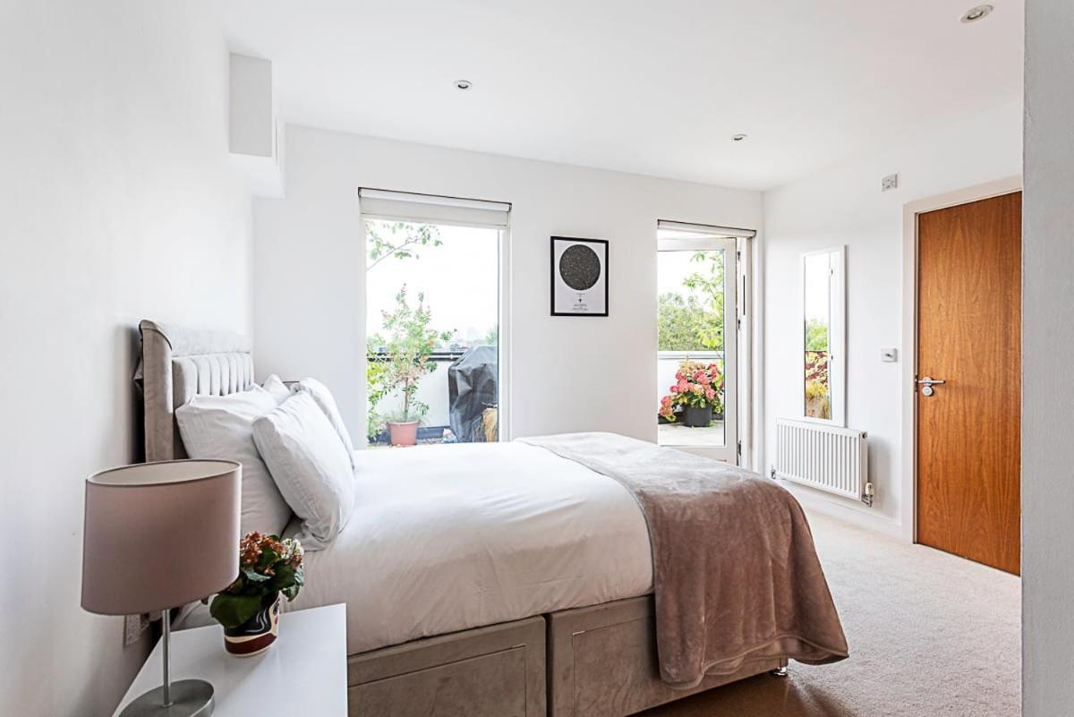 3 Bed Luxury Penthouse In Shoreditch *