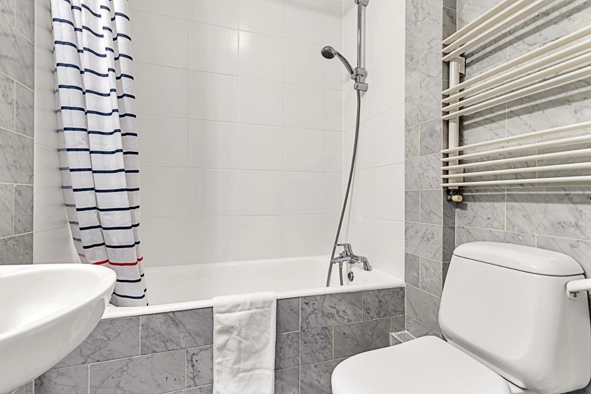 A One-bedroom Situated In Appartement