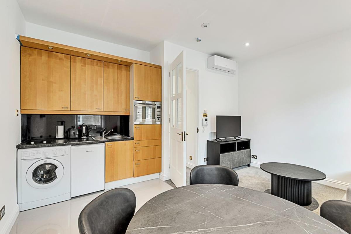 A One-bedroom Situated In Appartement *