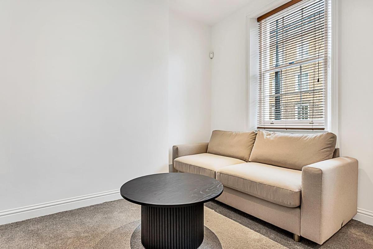 A One-bedroom Situated In Appartement