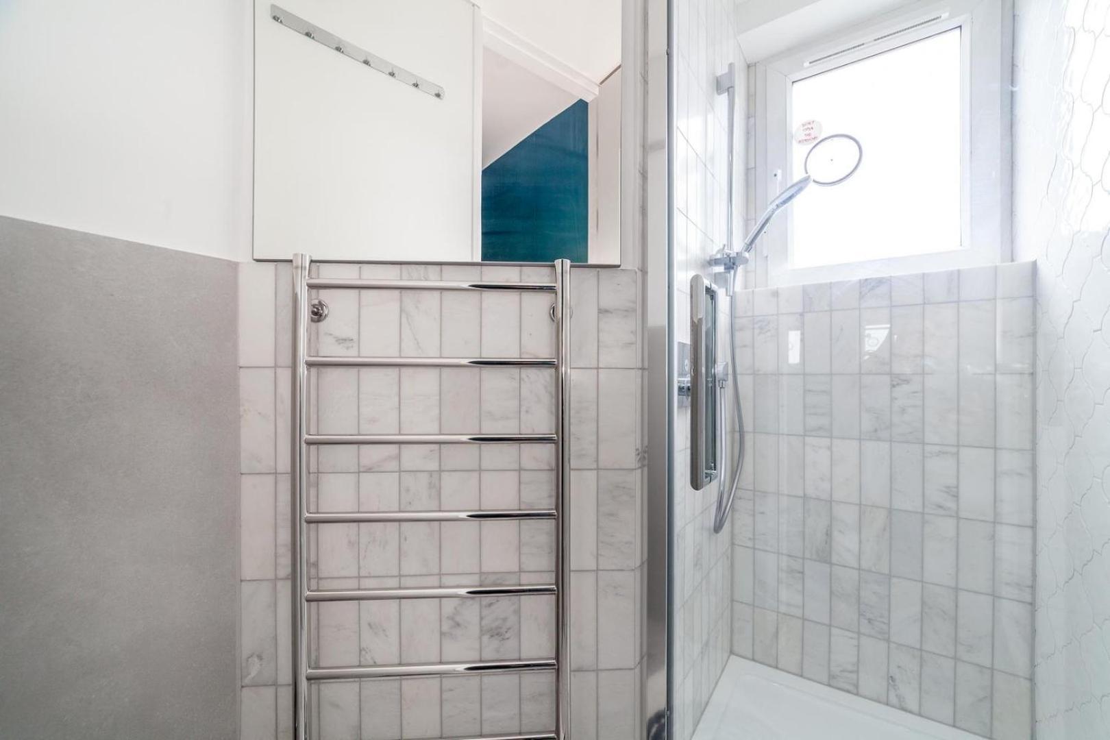 Excellent 3-bed Flat In Elephant & Castle London
