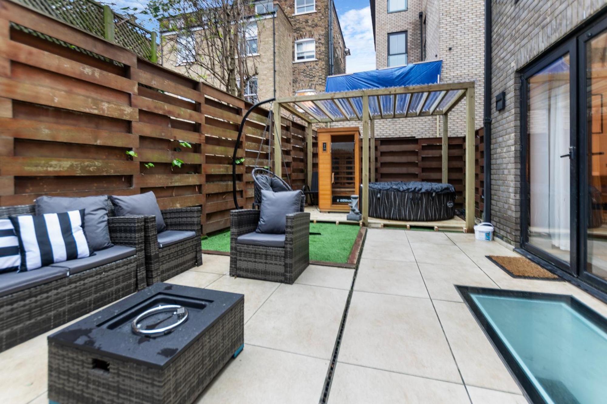 Leilighet 4bedroom, 3bath Retreat With Extra Toilet & Private Garden Oasis London