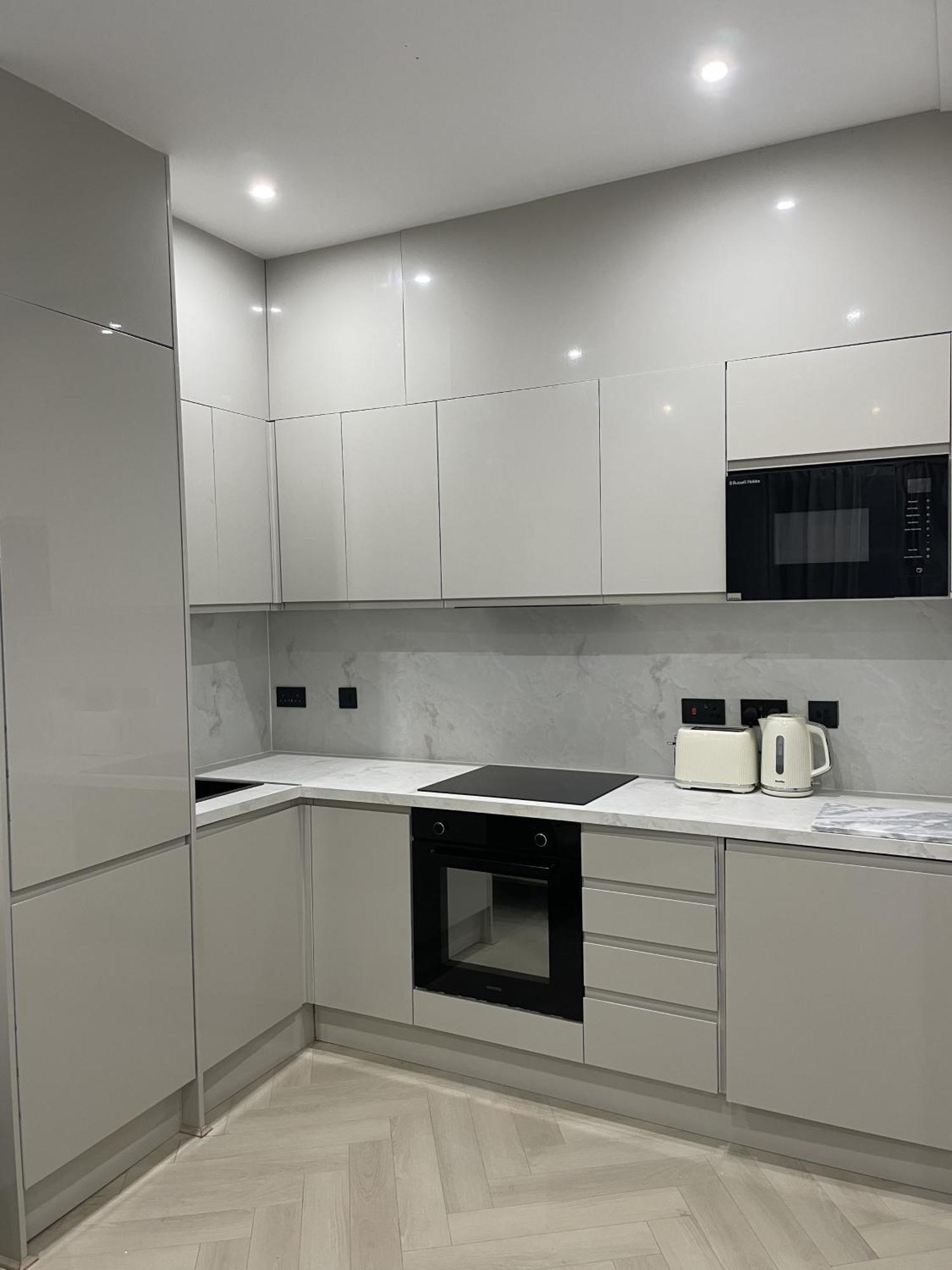 Stylish 2 Bed Luxury 10 Mins To Ldn Leilighet London