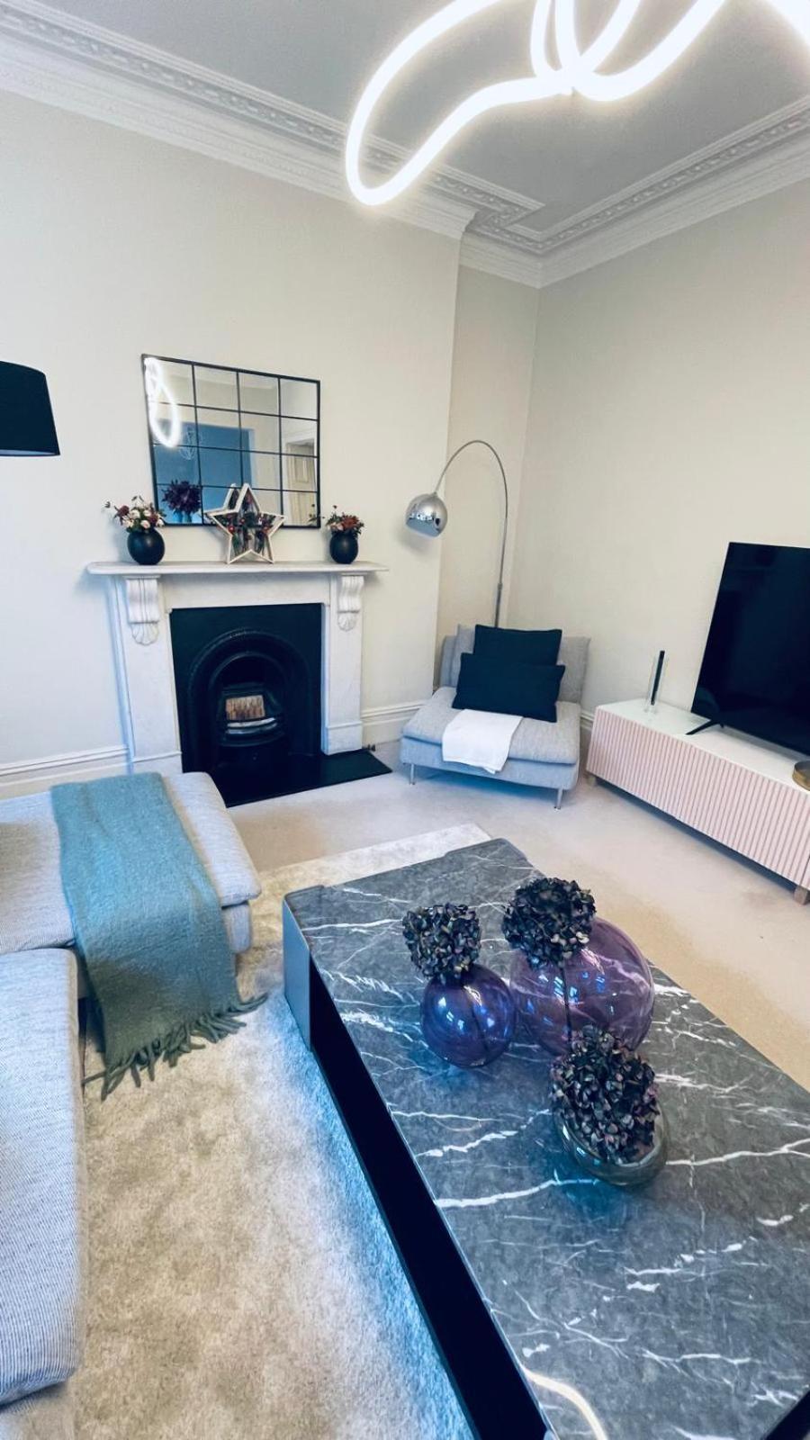 A Contemporary Flat In Chelsea Apartment London