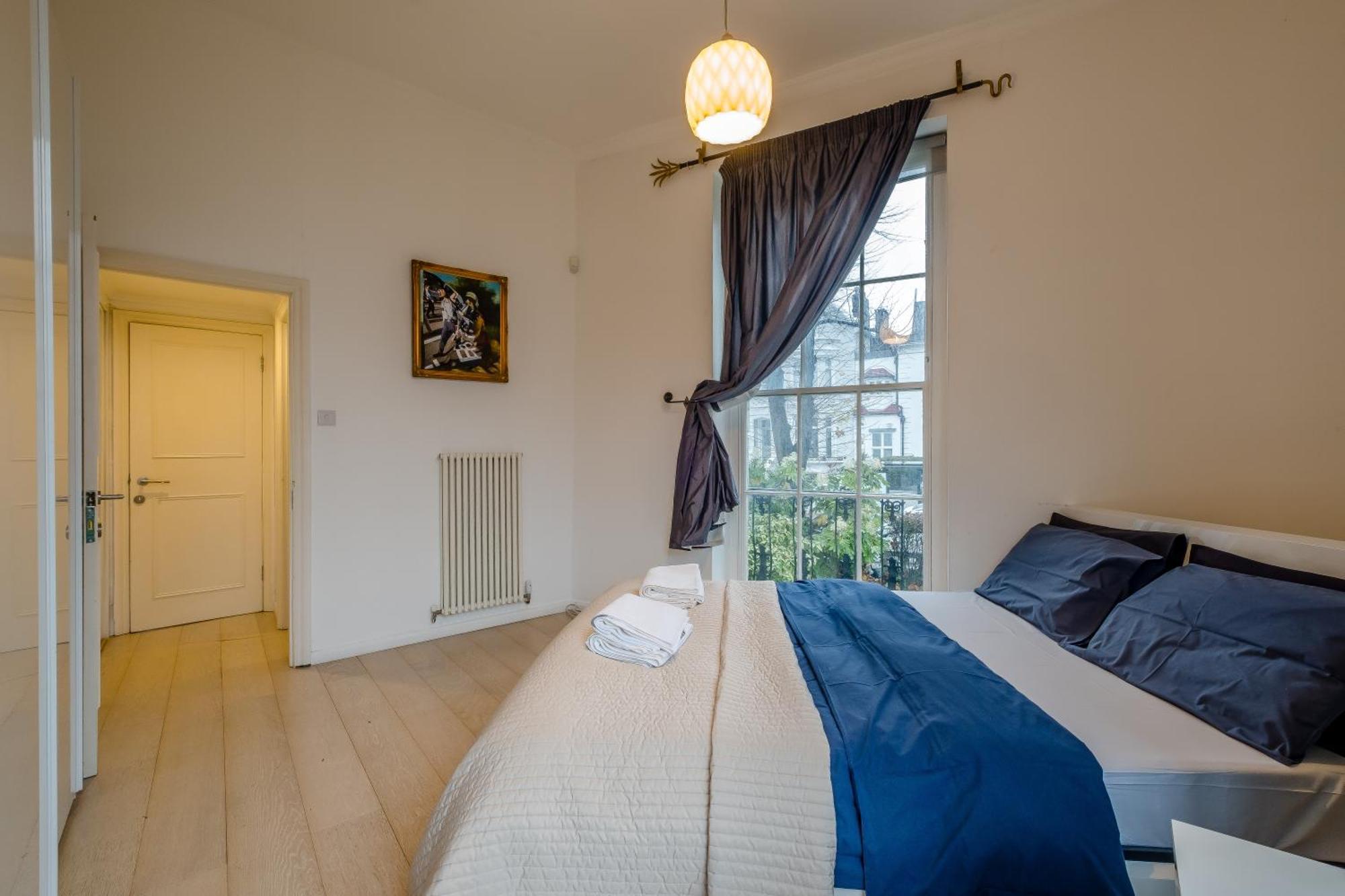 Stunning Oversized 3 Bedroom Flat In Notting Hill *