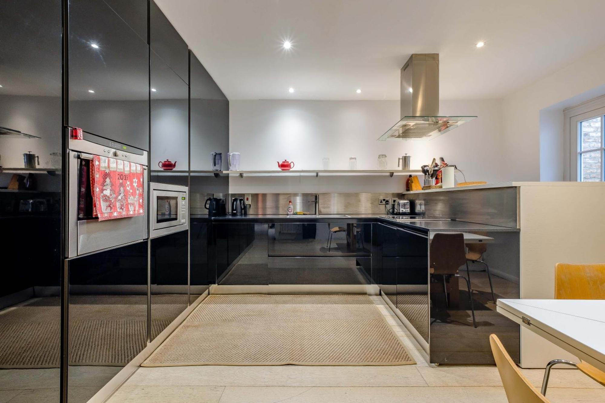 Stunning Oversized 3 Bedroom Flat In Notting Hill London