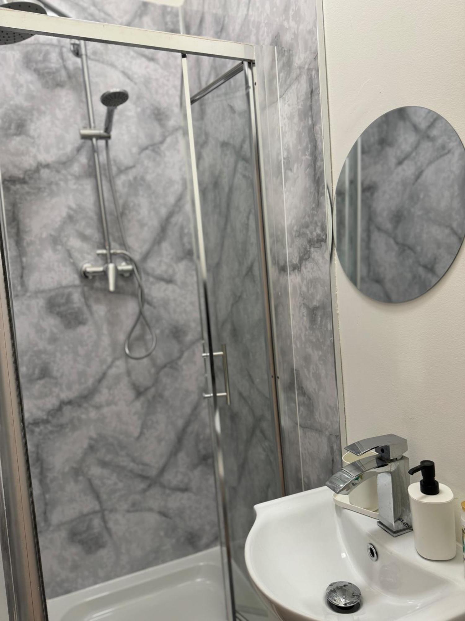 Chic With Modern Amenities Apartment *