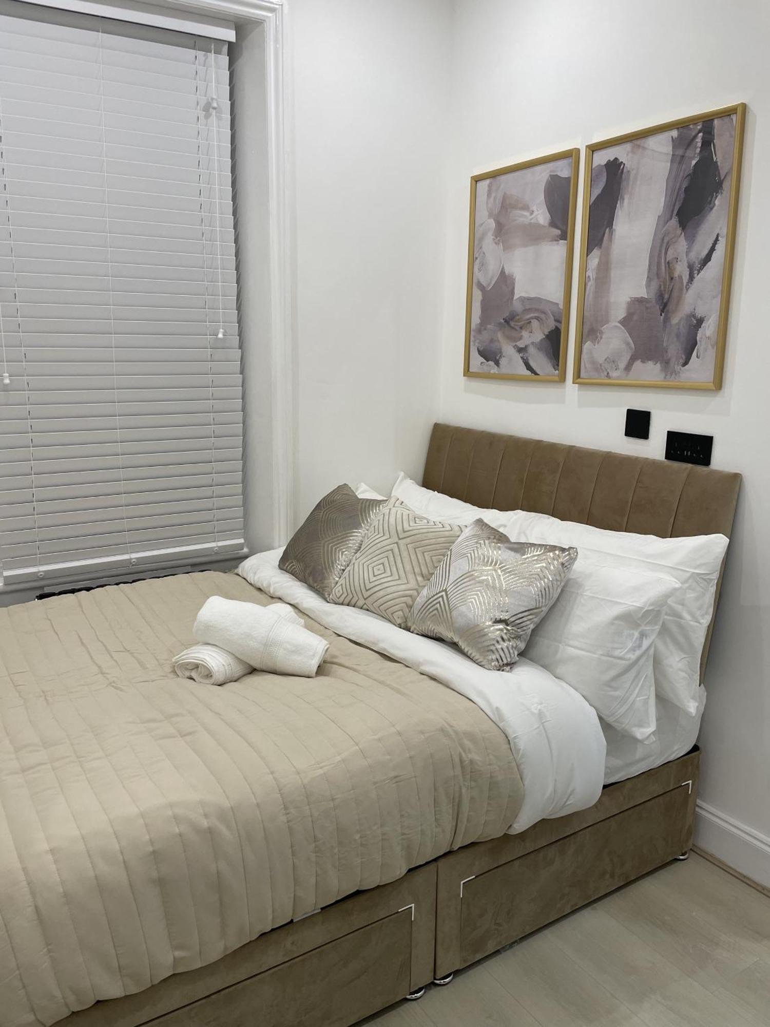 Stylish 2 Bed Luxury 10 Mins To Ldn *