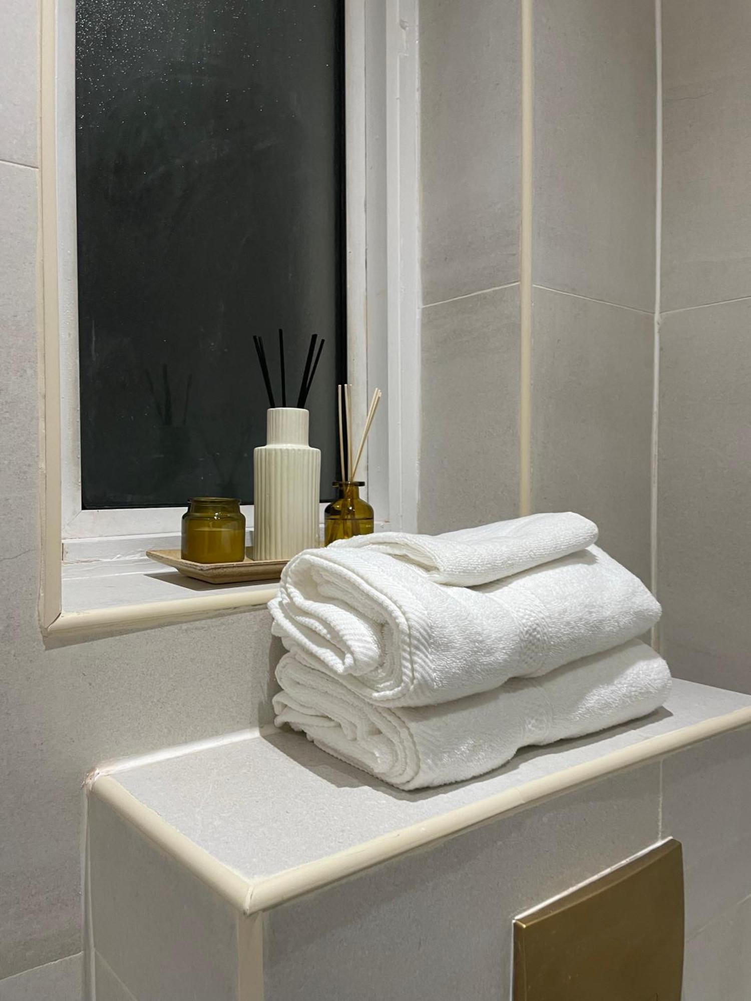 Stylish 2 Bed Luxury 10 Mins To Ldn Leilighet London